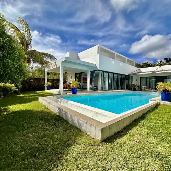 BEAUTIFUL WELL-DESIGNED VILLA