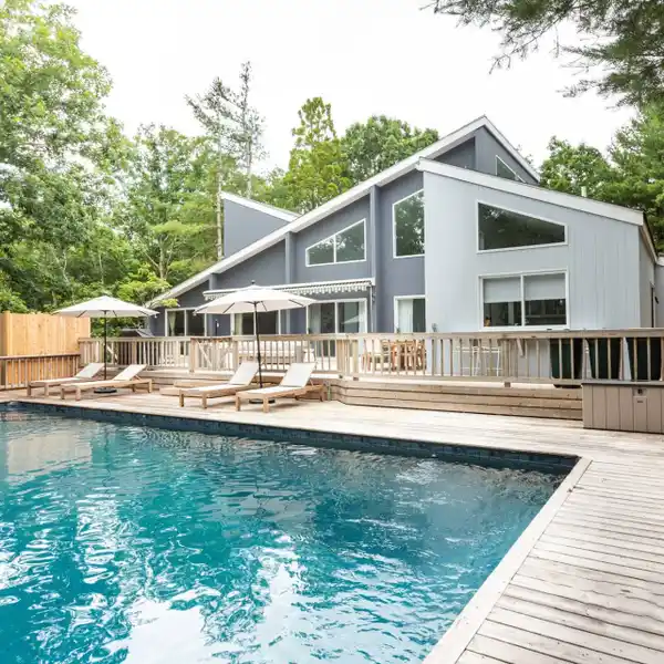 LIGHT-FILLED AND BEAUTIFULLY FURNISHED RENTAL HOME