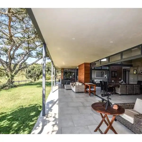 DUAL-HOME MASTERPIECE IN EXCLUSIVE ESTATE SETTING