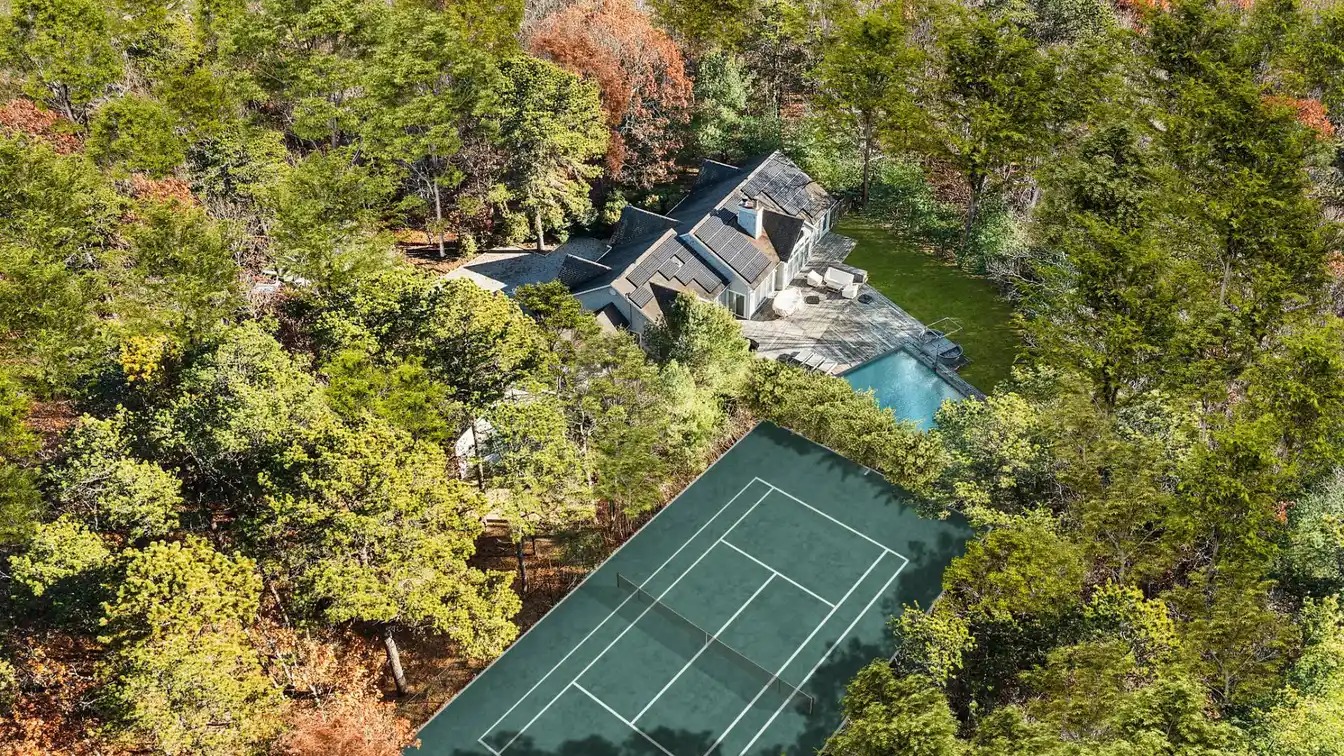Serene Hamptons Retreat with Incredible Ammenities