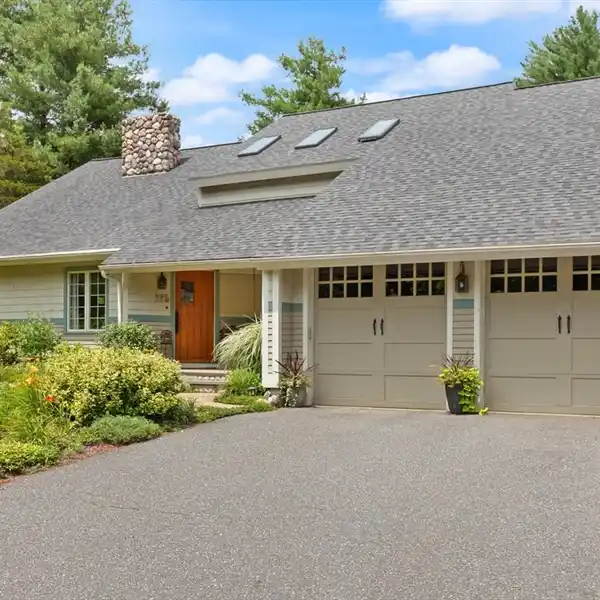 ONE-OF-A-KIND CONTEMPORARY HOME