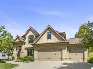 Special Home in West Bay Woods 2