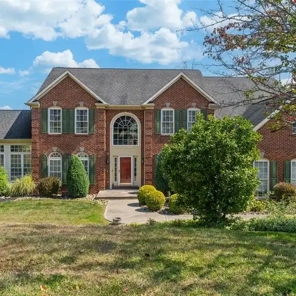 ELEGANT LAKEFRONT HOME WITH SPA-LIKE LIVING