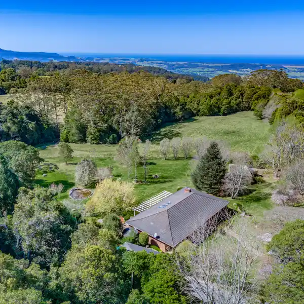 COUNTRY CHARM IN A RURAL PARADISE