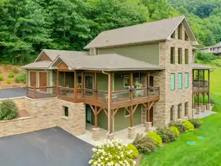 Stunning Home Offering Breathtaking Mountain Views