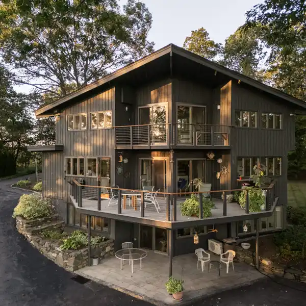 REMARKABLE MID-CENTURY MODERN HOME WITH STUNNING VIEWS