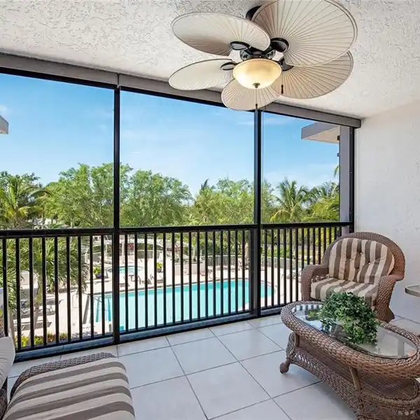 FABULOUS FIRST FLOOR END UNIT