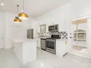 Rugby Road Beauty with Guest Cottage