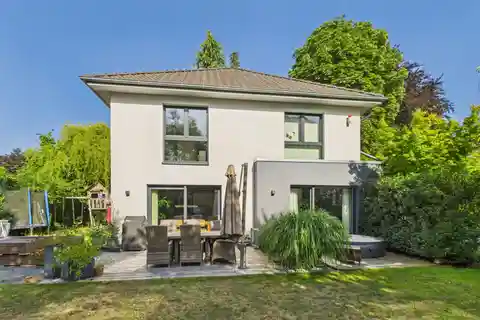 Charming Detached House with Spacious Living Room and Garden