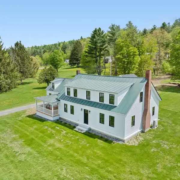 COMPLETELY RENOVATED STOWE RESIDENCE