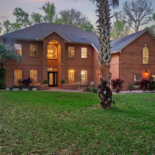 EXCEPTIONAL LIVING IN EXCLUSIVE BAYSIDE