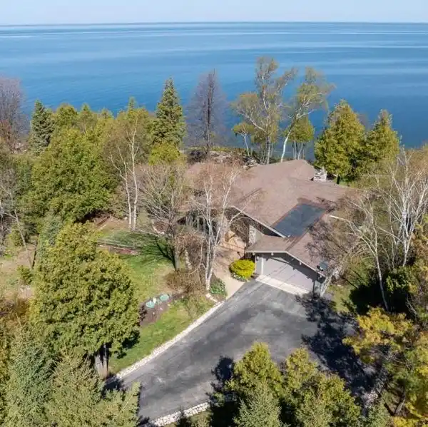 TURNKEY WATERFRONT ESCAPE WITH STUNNING VIEWS