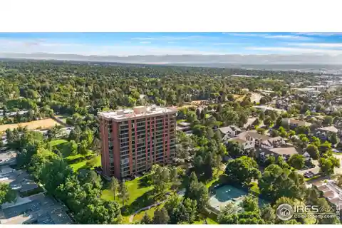 Resort-Style Sophistication in Cherry Hills