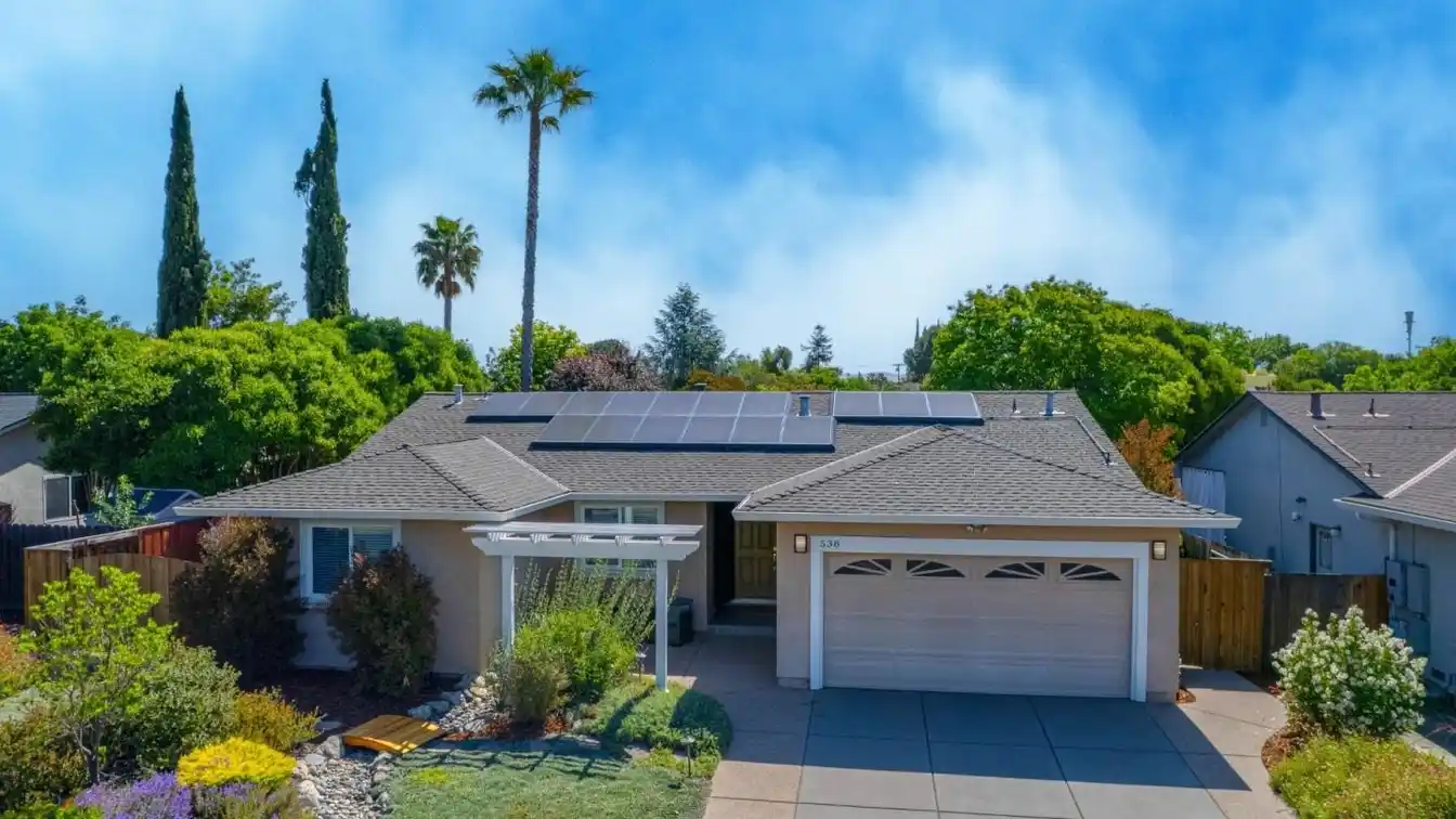 Move-in Ready Residence in a Wonderful Neighborhood