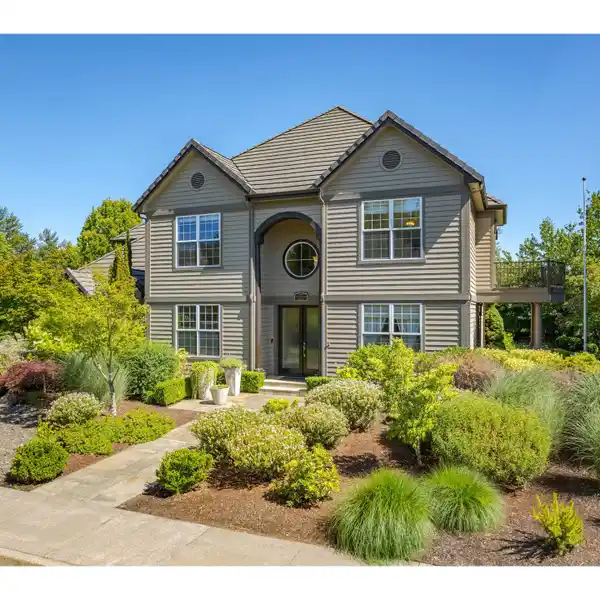 BEAUTIFULLY DESIGNED RESIDENCE IN EDGEWATER