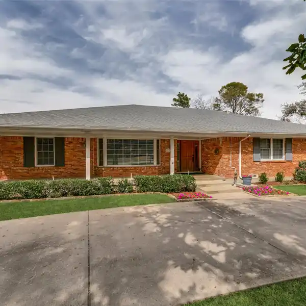 SPACIOUS CHARMER IN NORTH HIGHLANDS ESTATES