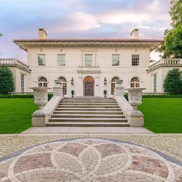 DISTINGUISHED ITALIANATE-STYLE RESIDENCE