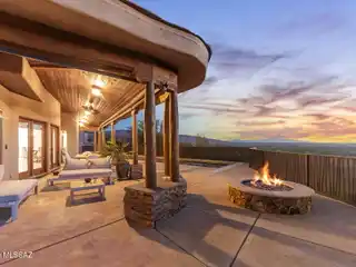 An Unparalleled Living Experience on Three-plus Acres