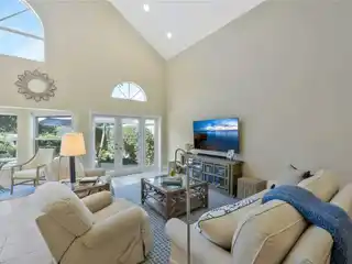 Bright and Cheery Home in Villa Lantana