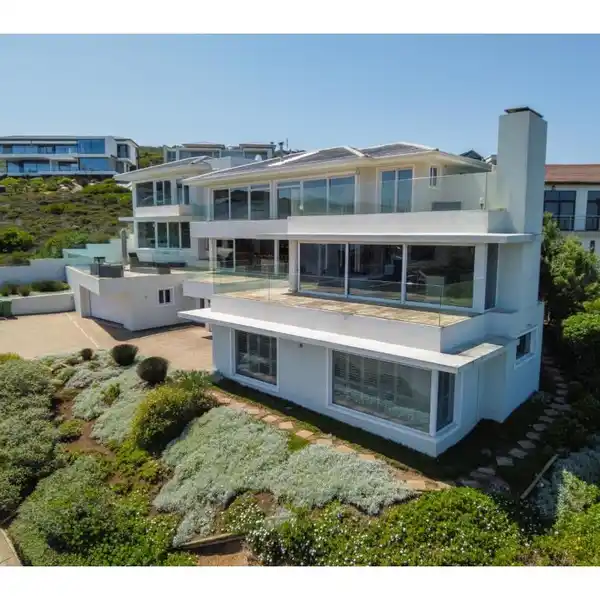 LUXURIOUS COASTAL LIVING AT PINNACLE POINT GOLF ESTATE