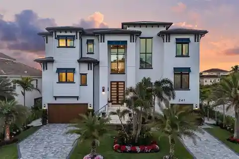 Coastal Luxury Meets Gulf Access