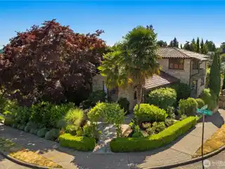 Timeless Tuscan Villa in Laurelhurst