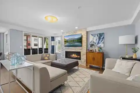 Updated Slopeside Condo