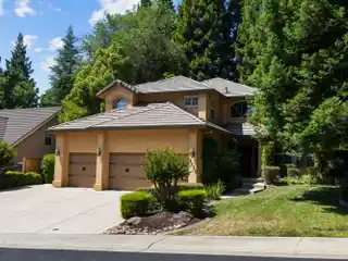 Picturesque Home in Desirable Treelake
