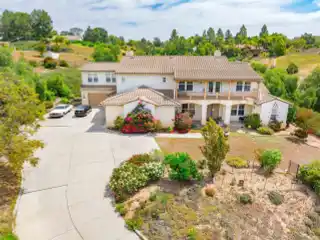 Spacious Home with Attached Guest House in Brook Hills Estates