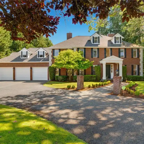 UNIVERSITY PLACE CLASSIC BRICK ESTATE