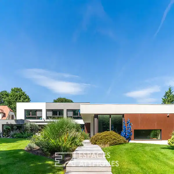 ARCHITECT-DESIGNED VILLA IN A PRIVILEGED SETTING