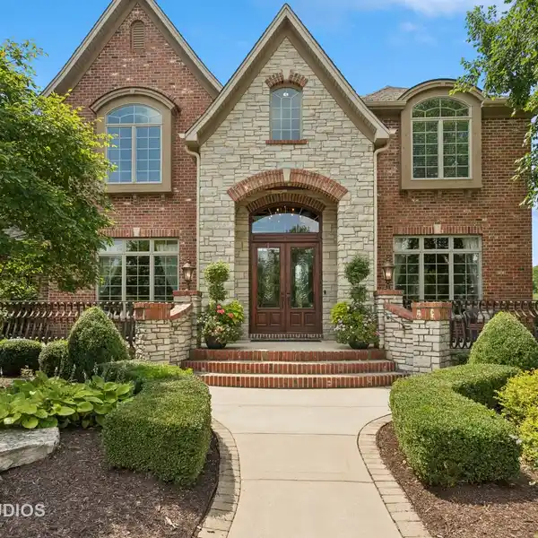 EXTRAORDINARY CUSTOM-BUILT ESTATE