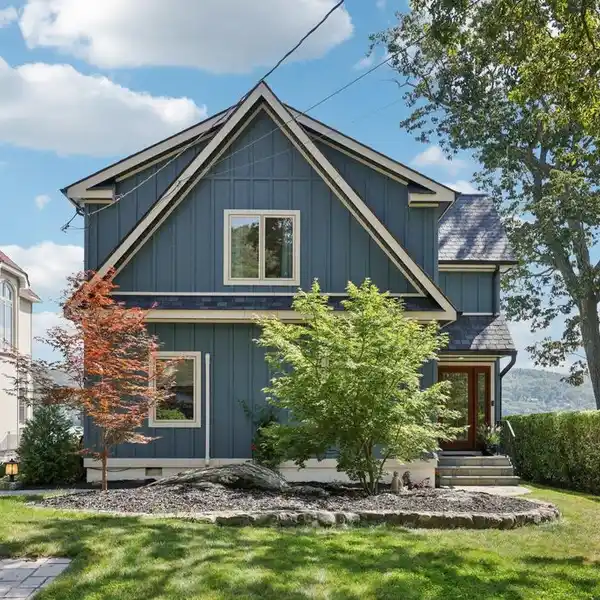 ULTIMATE LAKEFRONT LIFESTYLE IN BEAUTIFULLY ENHANCED RETREAT