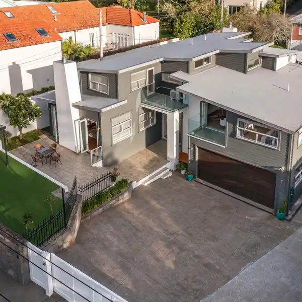 BEAUTIFUL HOME CRAFTED TO THE HIGHEST STANDARDS