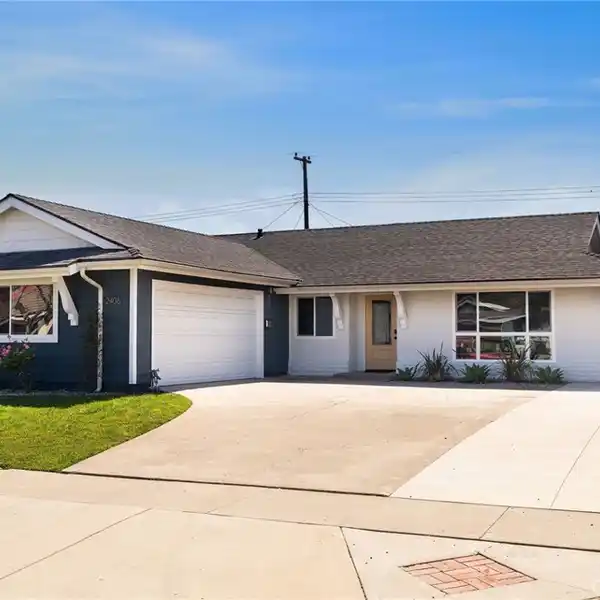 STUNNING AND SPACIOUS HOME IN A PRIME NEIGHBORHOOD