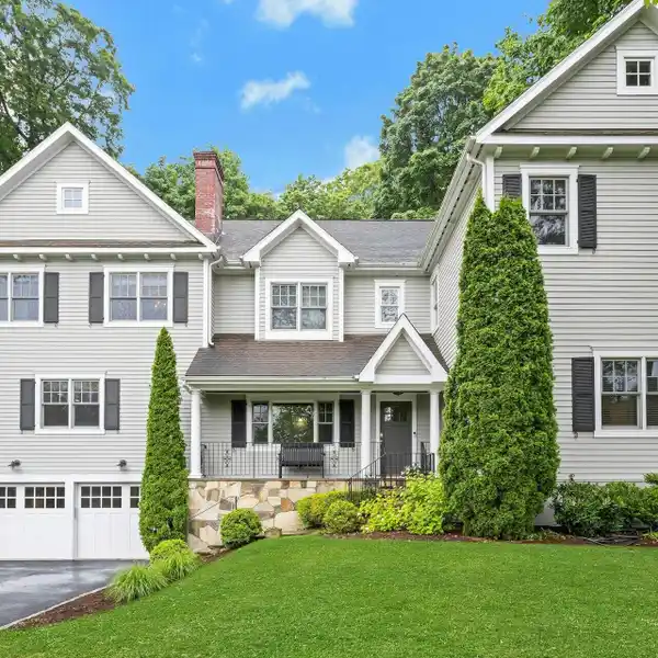 SPACIOUS COLONIAL ON A PEACEFUL CUL-DE-SAC