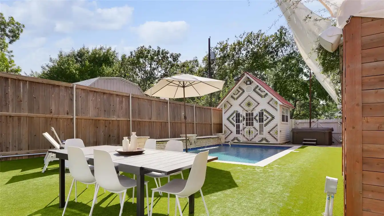 Beautifully Renovated Circa 1900 Travis Heights Cottage