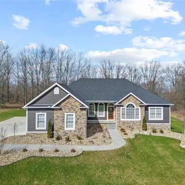 BEAUTIFUL CUSTOM BUILT RANCH