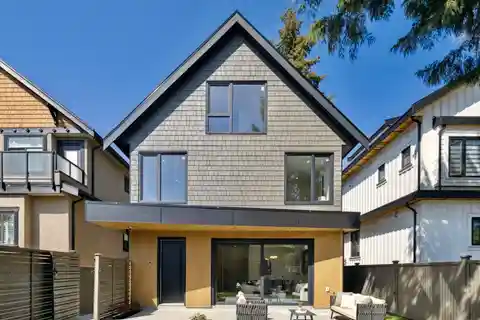 Meticulously Designed South-facing and Quiet Back Unit