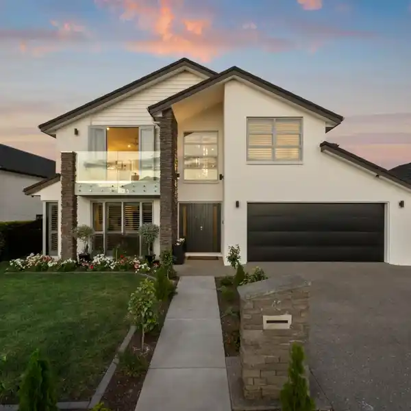 BOLD TWO STOREY HOME WITH DRAMATIC ARCHITECTURE