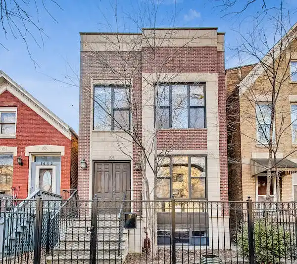 ALL-BRICK RESIDENCE IN THE HEART OF BUCKTOWN