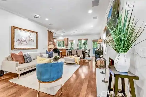 END-UNIT TOWNHOUSE-STYLE CONDO IN THE FOOTHILLS