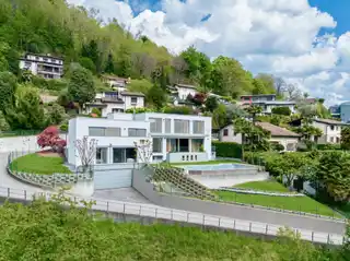 Spacious Pool Villa with Lake View