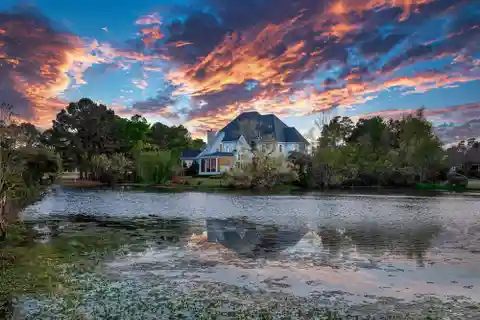 Lovely Lakefront Landfall Sanctuary