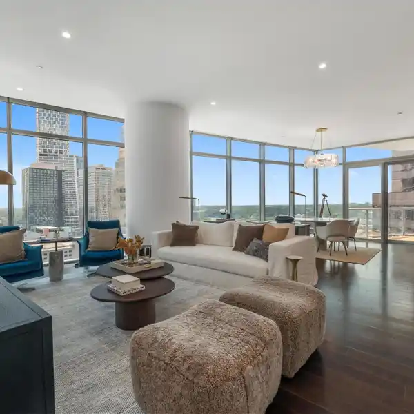 STUNNING CORNER RESIDENCE AT THE AUSTONIAN