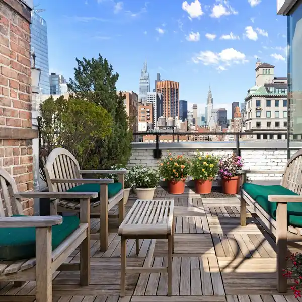 SPRAWLING PENTHOUSE LOFT