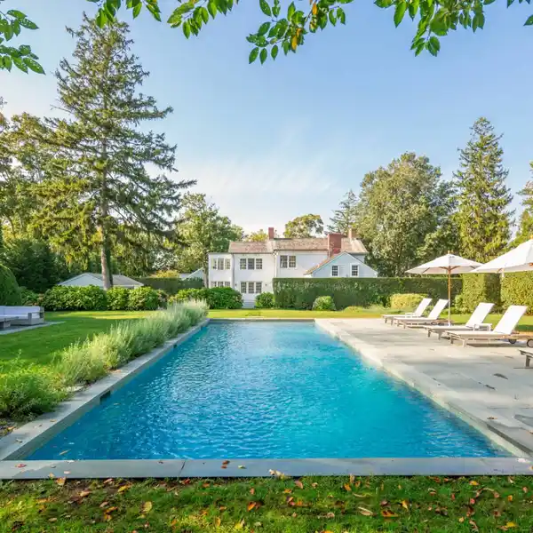 HISTORIC FEDERAL-STYLE HOUSE WITH EVERY MODERN AMENITY