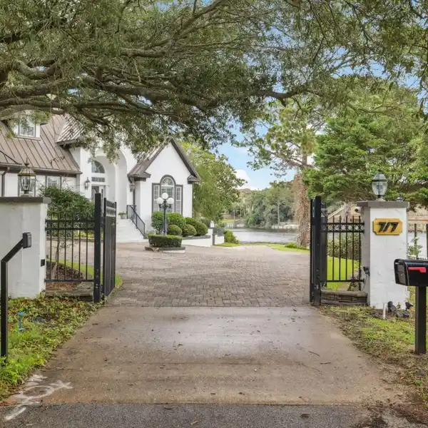 BREATHTAKING ESTATE ON A PENINSULA POINT LOT