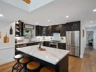 Mountain Modern Home Blending Elegance and Comfort