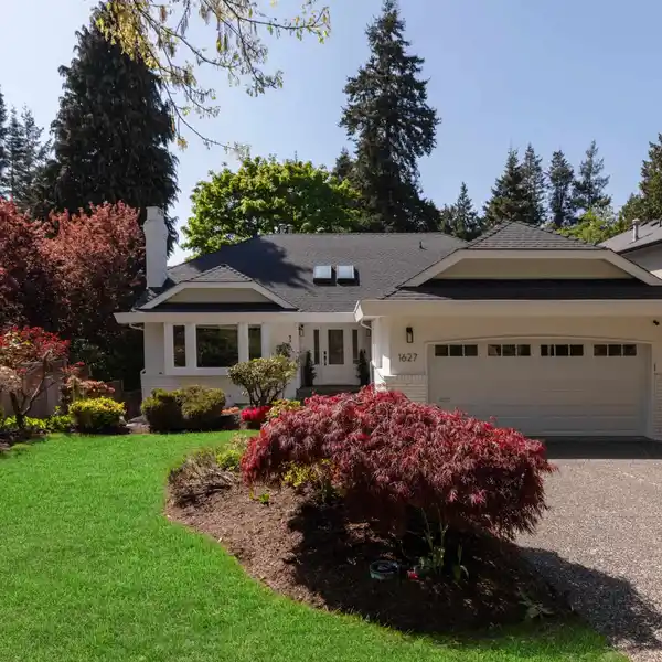 BEAUTIFULLY RENOVATED FAMILY GEM